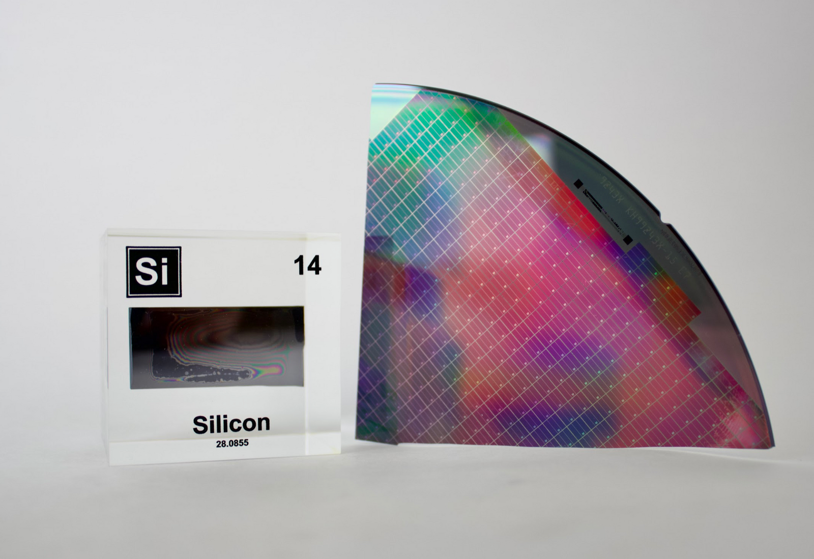 Silicon element cube product view showing dark metallic surface, collector gift for tech fans